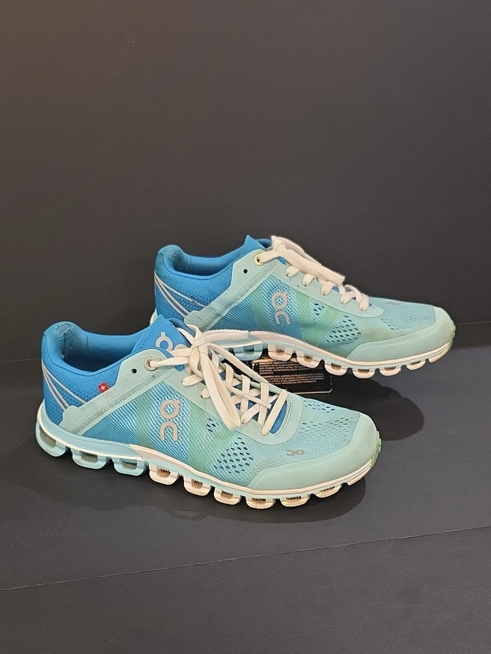 On Running CloudFlow Women’s Running Shoes - Aqua Blue Size 6